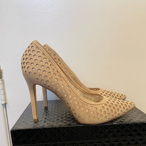 Lovely beige suede heels - Picture 2 of 7